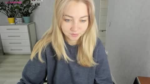 Snapshot of helen_angel_girl chatting on 09.19.25 Helen sven online show from 09.19.25