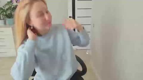 Snapshot of helen_angel_girl chatting on 10.23.25 Helen sven online show from 10.23.25