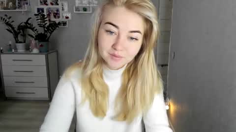 Snapshot of helen_angel_girl chatting on 12.05.25 Helen sven online show from 12.05.25