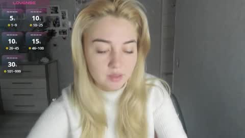 Snapshot of helen_angel_girl chatting on 12.15.25 Helen sven online show from 12.15.25