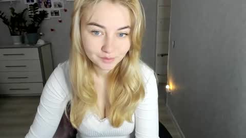 Snapshot of helen_angel_girl chatting on 12.21.25 Helen sven online show from 12.21.25