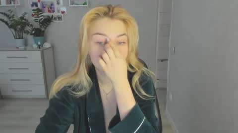 Snapshot of helen_angel_girl chatting on 01.06.26 Helen sven online show from 01.06.26