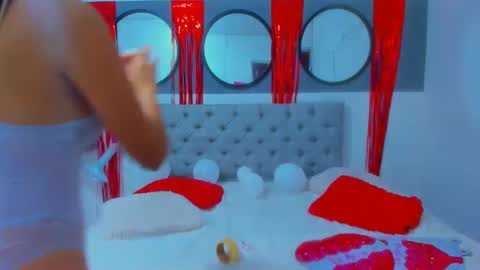 Snapshot of helen_curly chatting on 02.12.25 helen_curly online show from 02.12.25