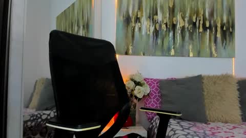 Helena Santos  online show from 10.23.25