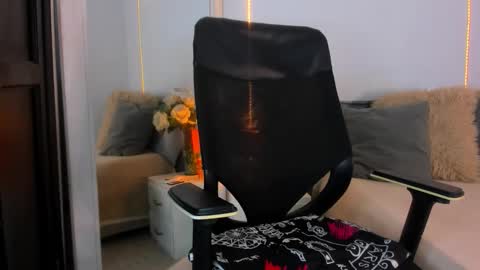 Helena Santos  online show from 11.04.25