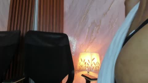 Helena Santos  online show from 04.22.26