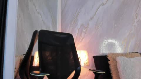 Helena Santos  online show from 04.30.26