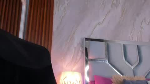 Helena Santos  online show from 07.05.26
