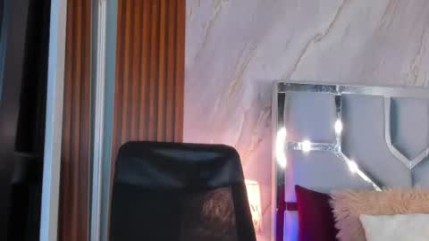 Helena Santos  online show from 07.11.26