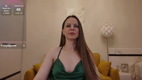 Snapshot of helenbenit chatting on 05.24.26 Helen online show from 05.24.26