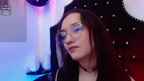 Helene online show from 03.05.25
