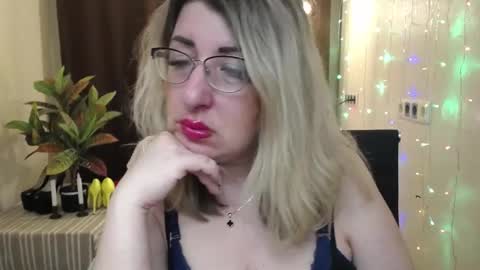 helenenigma online show from 02.05.25