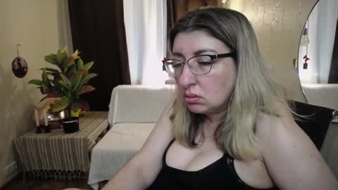 helenenigma online show from 03.06.25