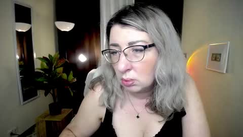 helenenigma online show from 10.09.25