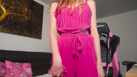 Snapshot of helenhis chatting on 05.01.26 Helenn online show from 05.01.26