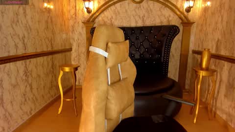 Snapshot of helenstanfordd chatting on 11.10.25 Helen or Hells online show from 11.10.25