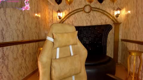 Snapshot of helenstanfordd chatting on 11.20.25 Helen or Hells online show from 11.20.25