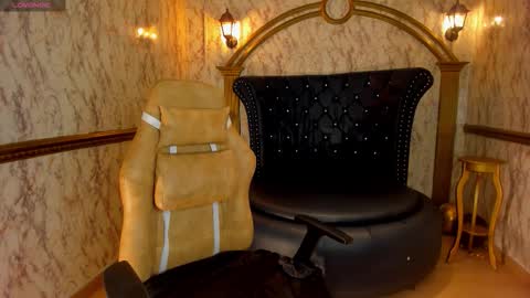 Snapshot of helenstanfordd chatting on 11.24.25 Helen or Hells online show from 11.24.25