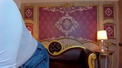 Snapshot of helenstanfordd chatting on 12.13.25 Helen or Hells online show from 12.13.25