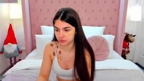 Snapshot of helentiny chatting on 12.19.25 Helen online show from 12.19.25