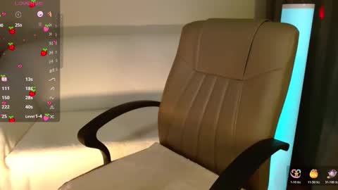 Snapshot of helenxlove chatting on 11.12.25 HelenXLove online show from 11.12.25