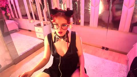 Snapshot of heliconiavannucci chatting on 09.09.25 Heliconia online show from 09.09.25