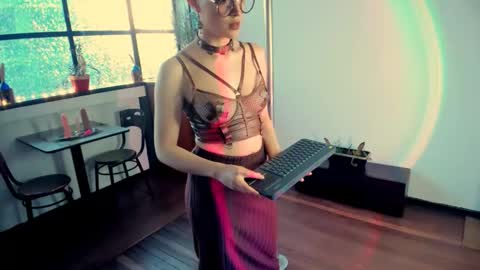 Snapshot of heliconiavannucci chatting on 10.07.25 Heliconia online show from 10.07.25