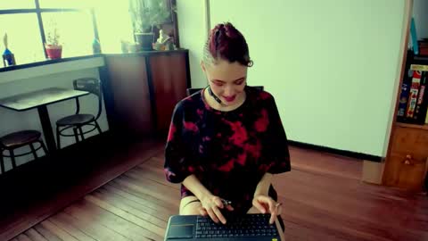 Snapshot of heliconiavannucci chatting on 10.12.25 Heliconia online show from 10.12.25