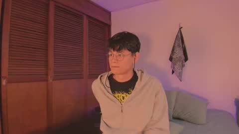 Snapshot of heliero chatting on 12.13.25 Helio online show from 12.13.25