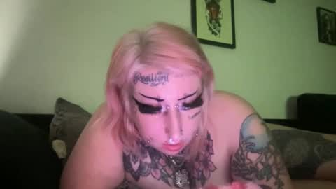 Snapshot of hell0kittyblood chatting on 03.09.25 Bunnie Rotz online show from 03.09.25