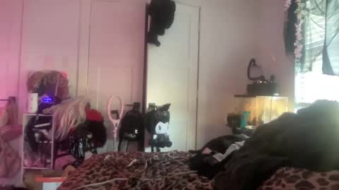 Snapshot of hell0kittyblood chatting on 11.25.25 Bunnie Rotz online show from 11.25.25