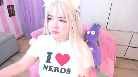 Laura online show from 10.04.25