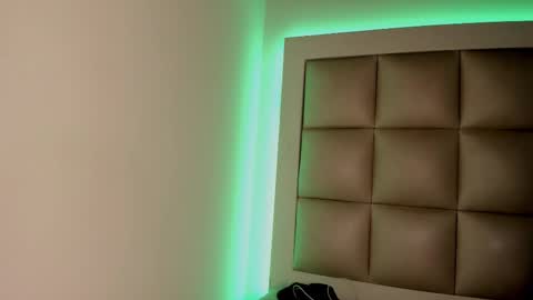 hellen__smith_ online show from 02.15.26