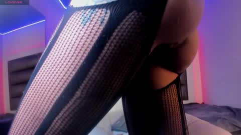 hellen__smith_ online show from 04.26.26