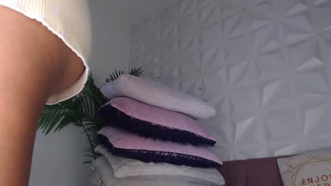 Snapshot of hellen_sky_ chatting on 07.29.26 hellen online show from 07.29.26