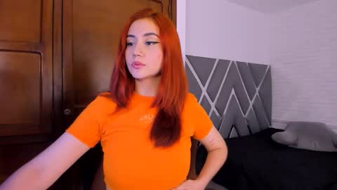 Snapshot of hellena_1 chatting on 09.25.25 Juliet online show from 09.25.25