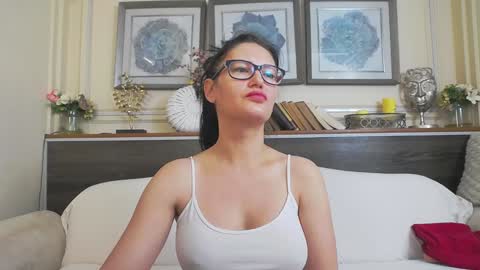 Snapshot of hellendesire chatting on 01.20.25 online show from 01.20.25