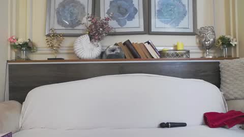 Snapshot of hellendesire chatting on 02.01.25 online show from 02.01.25