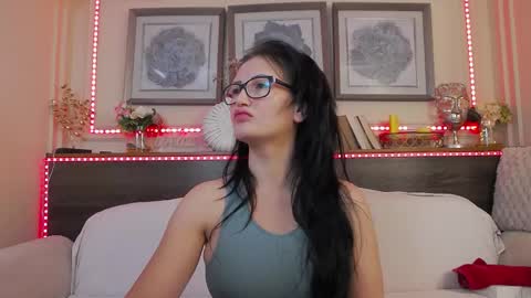 Snapshot of hellendesire chatting on 02.21.25 online show from 02.21.25