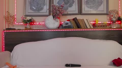 Snapshot of hellendesire chatting on 02.21.25 online show from 02.21.25