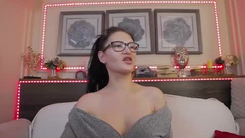 Snapshot of hellendesire chatting on 03.01.25 online show from 03.01.25