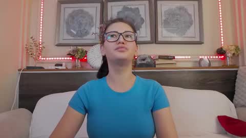 Snapshot of hellendesire chatting on 03.10.25 online show from 03.10.25