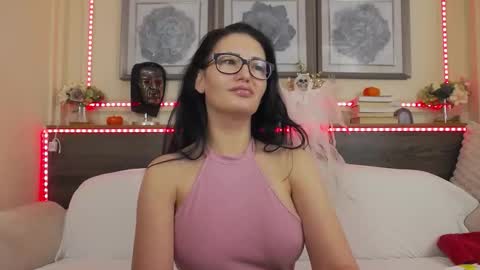 Snapshot of hellendesire chatting on 10.20.25 online show from 10.20.25