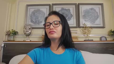 Snapshot of hellendesire chatting on 11.14.25 online show from 11.14.25