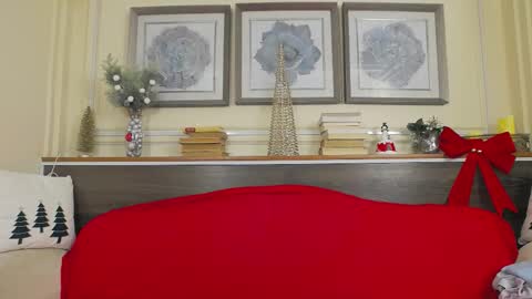 Snapshot of hellendesire chatting on 12.15.25 online show from 12.15.25