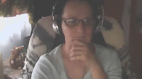 Snapshot of hellenmarie chatting on 12.27.24 hellenmarie online show from 12.27.24