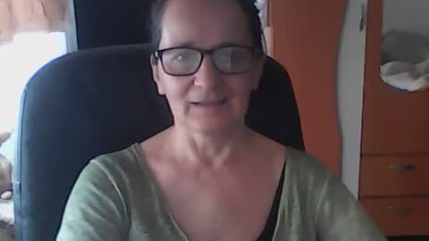 Snapshot of hellenmarie chatting on 05.10.26 hellenmarie online show from 05.10.26