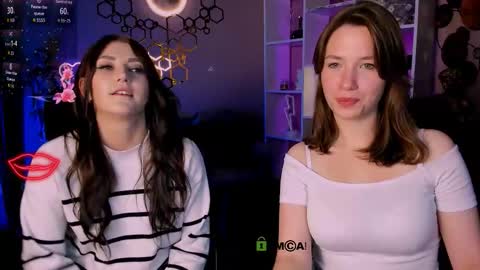 Snapshot of helli_belli chatting on 10.14.25 Helli online show from 10.14.25