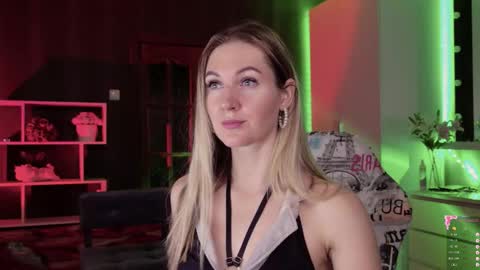 Snapshot of hello_lisha chatting on 10.28.25 Alisia Monday to Friday from 10 am to 4 pm GMT 2 online show from 10.28.25