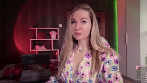 Snapshot of hello_lisha chatting on 11.01.25 Alisia Monday to Friday from 10 am to 4 pm GMT 2 online show from 11.01.25